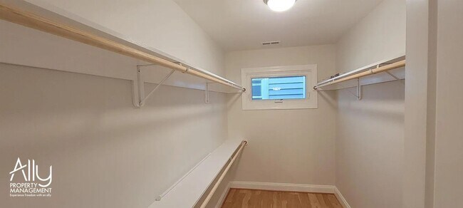 Building Photo - 290 Windfield Cir
