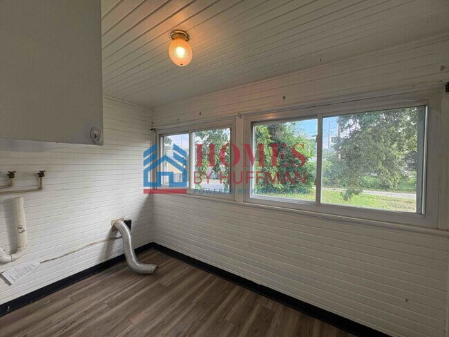Building Photo - Two Bedroom House | Move in Ready