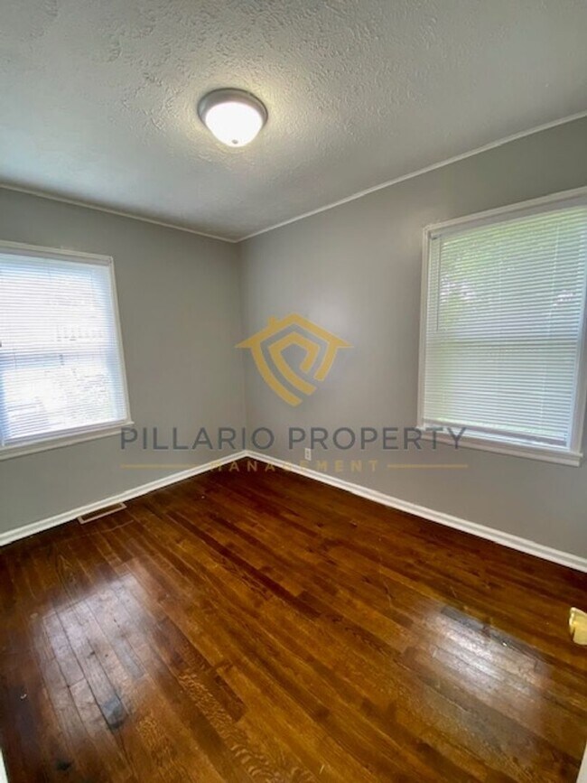 Building Photo - Minutes to the Indy 500 Track, 2 Bedroom, ...