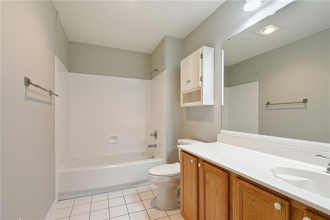 Building Photo - 2147 Water Oak Dr