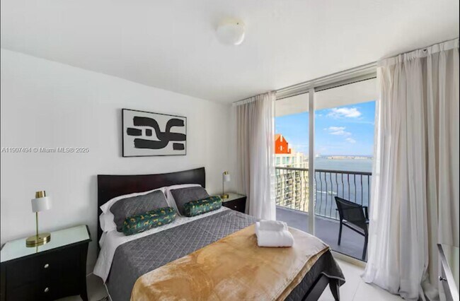 Building Photo - 1200 Brickell Bay Dr