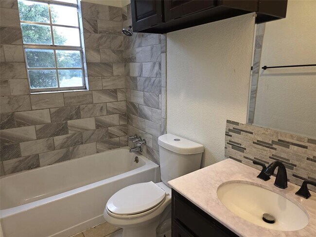 Building Photo - 1600 Hollow Tree Blvd