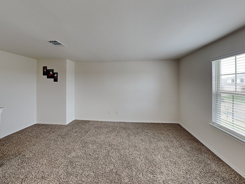 Building Photo - 713 Glover Dr