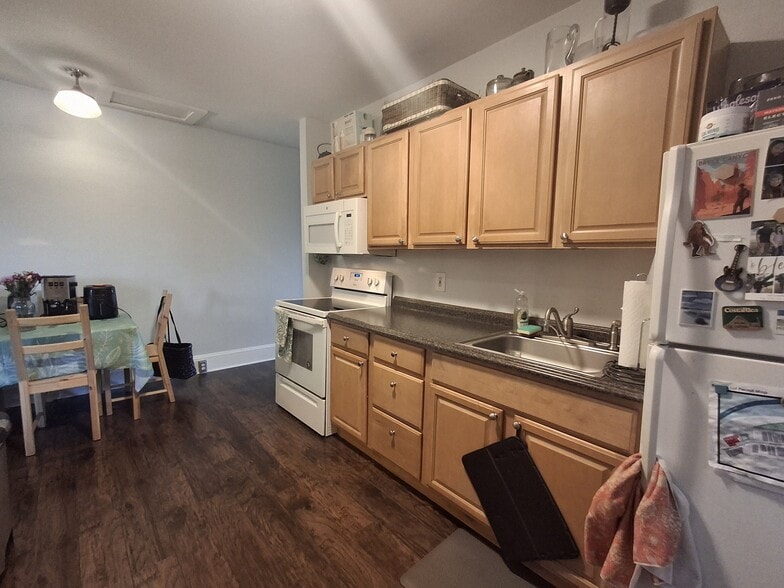 Building Photo - 229 Church St