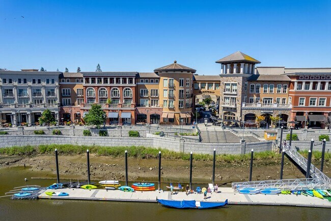 Building Photo - Fully Furnished Condo in the prestigious R...