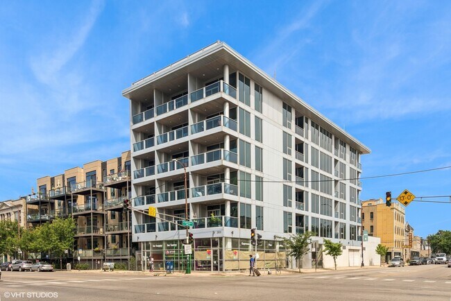 Primary Photo - 2800 W North Ave