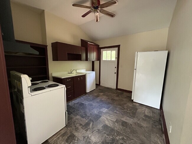 Building Photo - Duplex for Rent