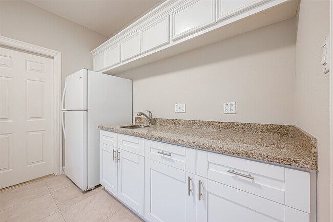 Building Photo - 66 Blooming Grove Ln