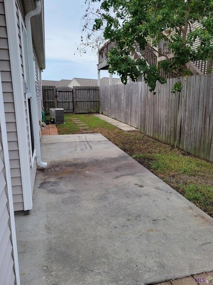 Building Photo - 40485 Sage Field Ct