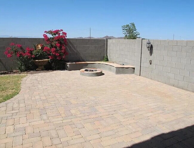 Building Photo - SPACIOUS 4-BEDROOM HOME IN PEORIA CUL-DE-SAC