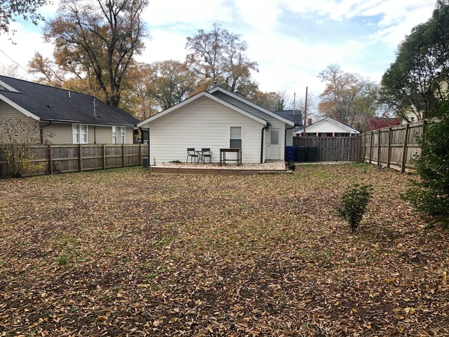 Building Photo - Greenville - 3 Bd/2Ba, 1400 SF