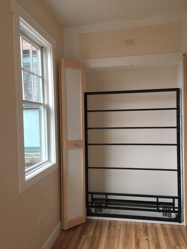 Building Photo - 368 Central St