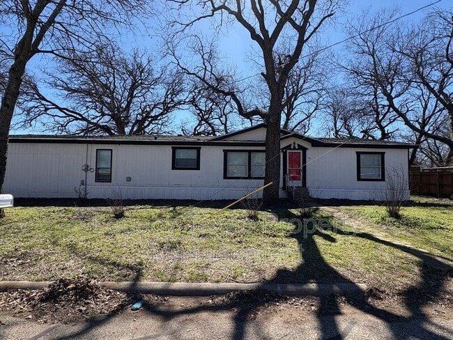 Building Photo - 404 E Westhill Dr