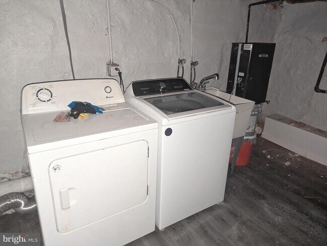 Building Photo - 657 N 37th St