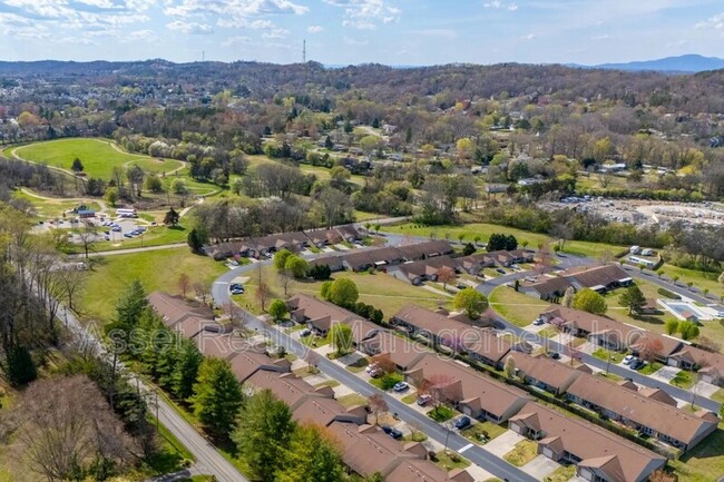Building Photo - 10008 Greylock Way
