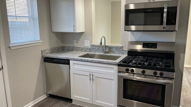 Building Photo - 521 Ferguson St