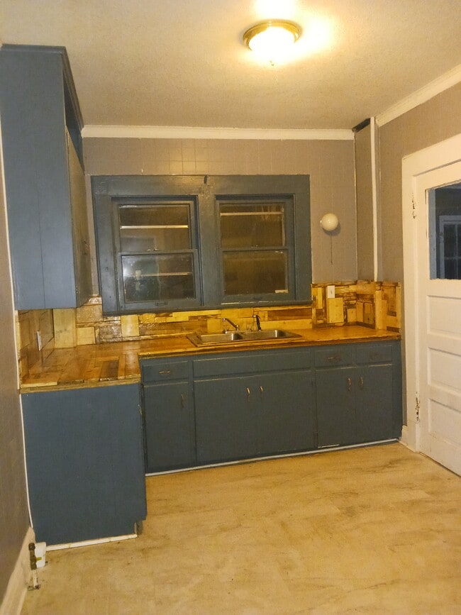 Primary Photo - 4032 Vermaas Ave