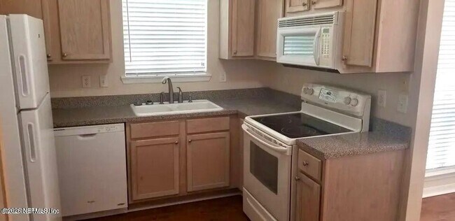 Building Photo - 7800 Point Meadows Dr