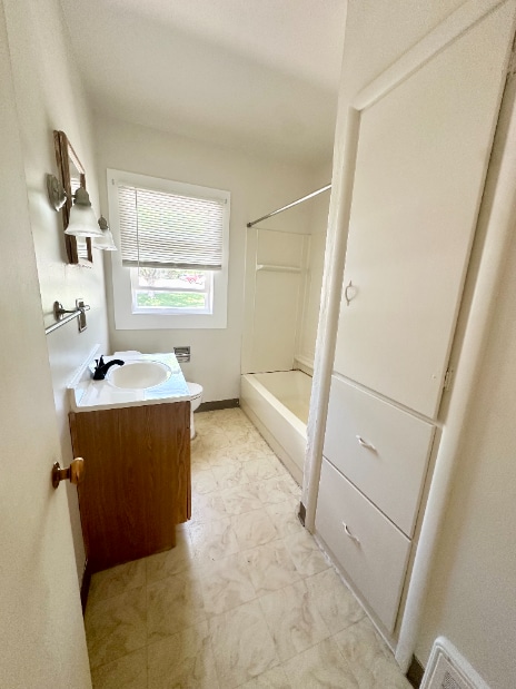 Building Photo - 720 E 17th St