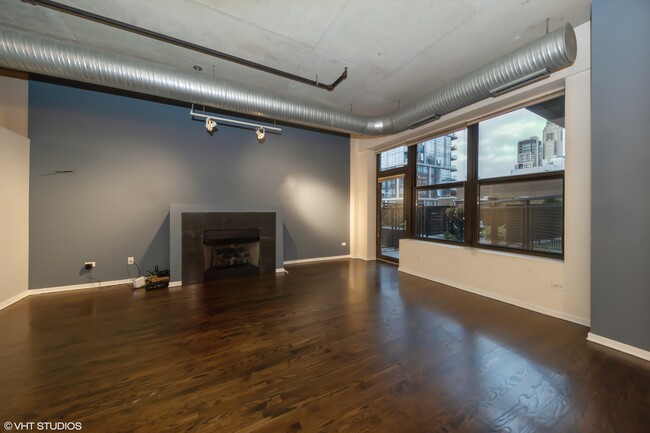 Living room Fireplace - 849 N Franklin St