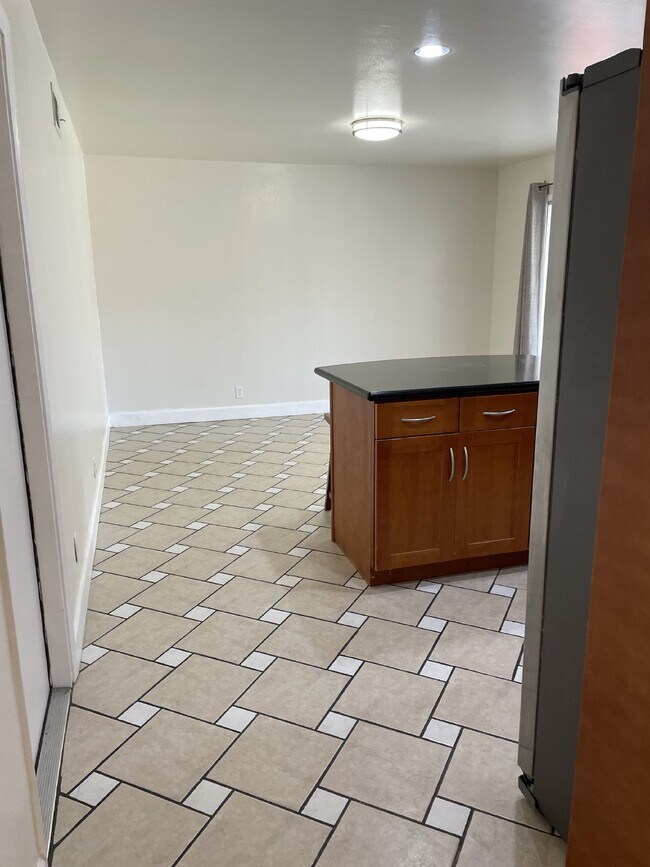 Building Photo - 1301 Brookview Dr