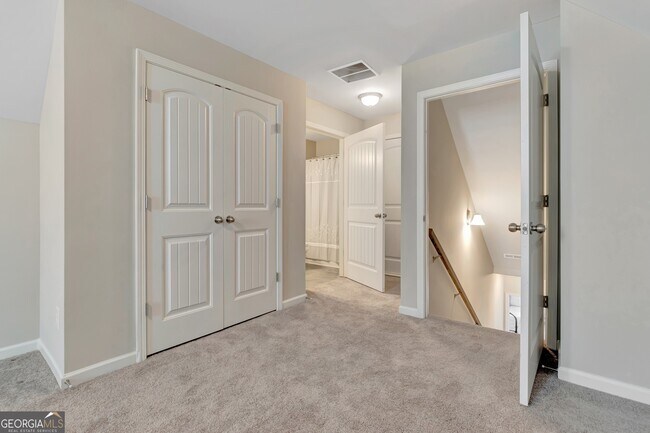 Building Photo - 10 Vintage Ave