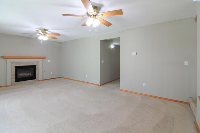 Building Photo - 4 Bed/3 Bath South Richland Home