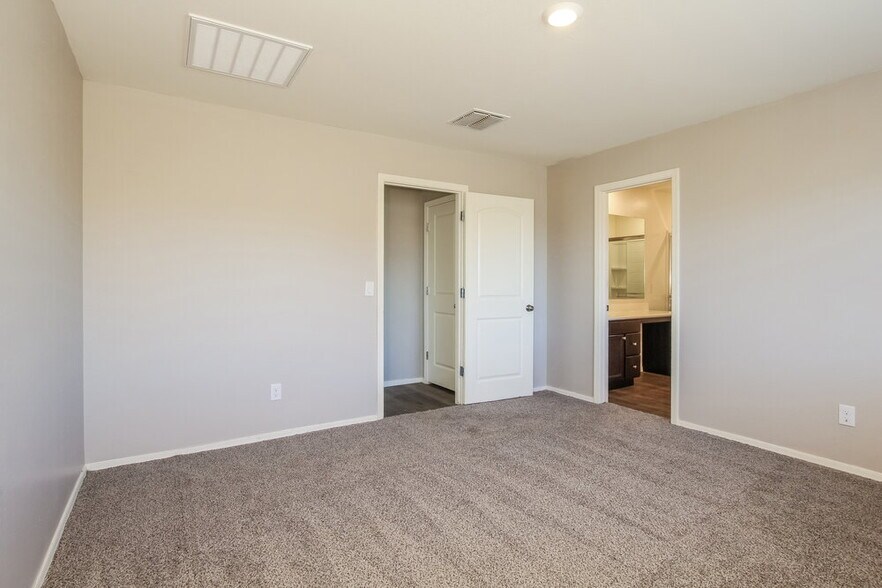 Building Photo - 25422 W Lamont Ave