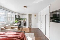 Building Photo - 113 S Henry St