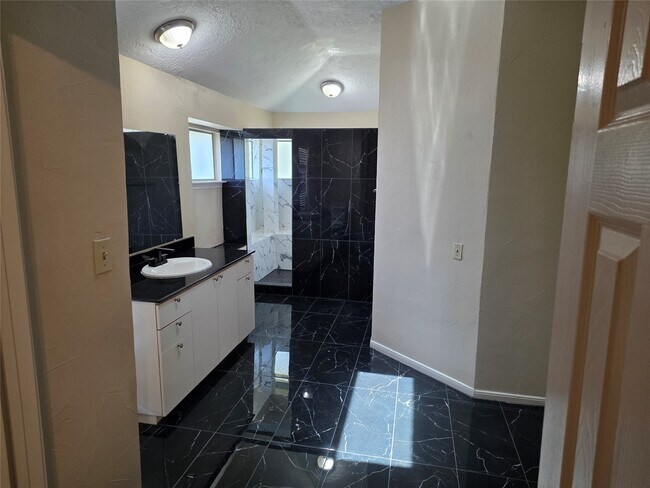 Building Photo - 12902 Skymeadow Dr