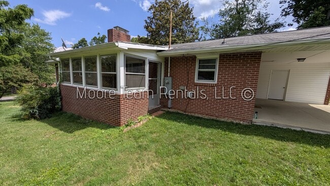 Building Photo - 3/2 Ranch - Fenced Garden Plot
