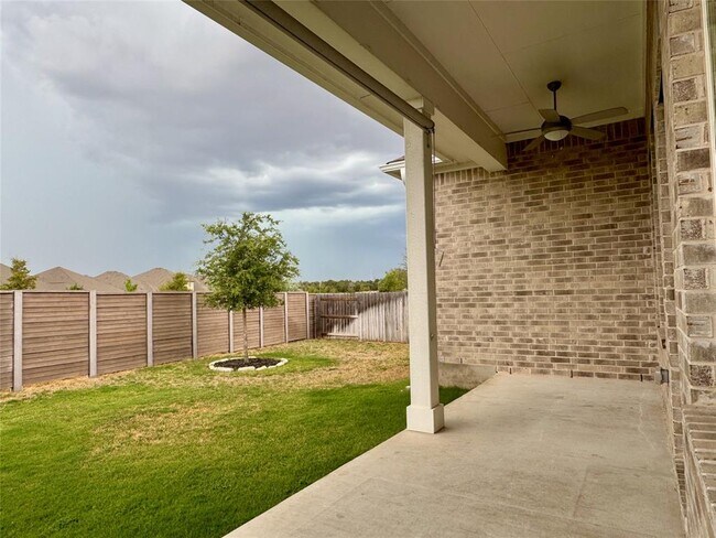 Building Photo - 509 Three Feathers Ct