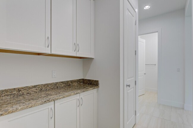 Building Photo - 13559 Artisan Cir