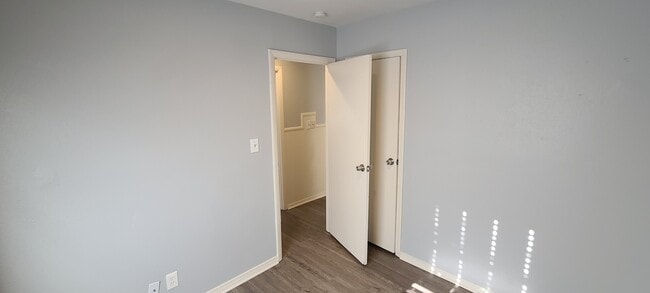 Building Photo - 11316 Lewis Ave