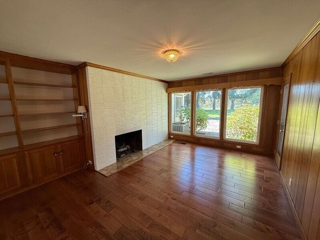 Building Photo - 4135 Rivercrest Dr N