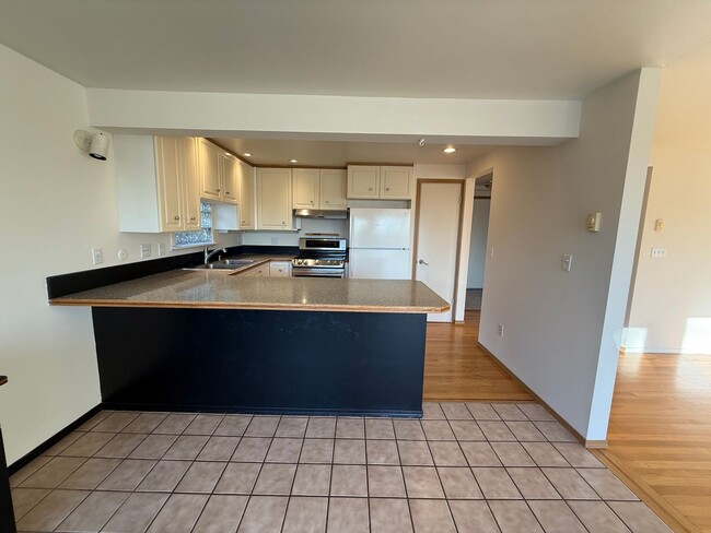 Building Photo - GOEL GUPTA