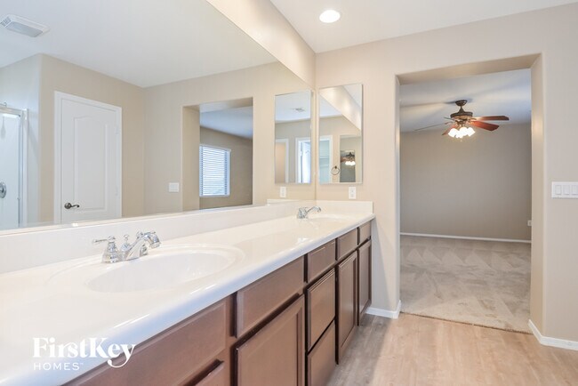 Building Photo - 12841 N Fox Hollow Dr