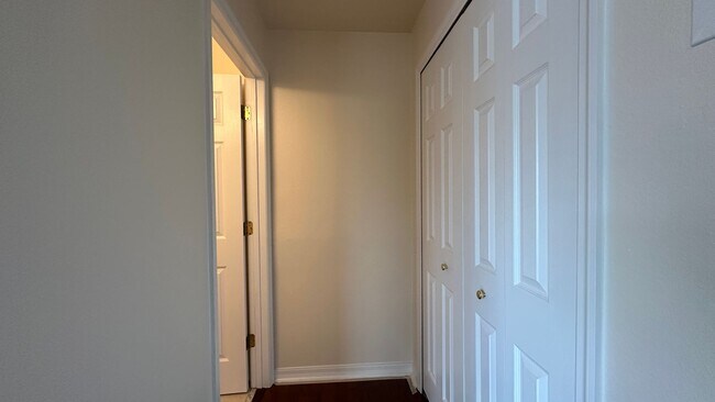 Building Photo - 1653 Cherry Ridge Dr