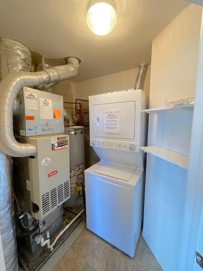 Building Photo - 3 Bedroom Home Available Near N Powers Blvd & Dublin Blvd!