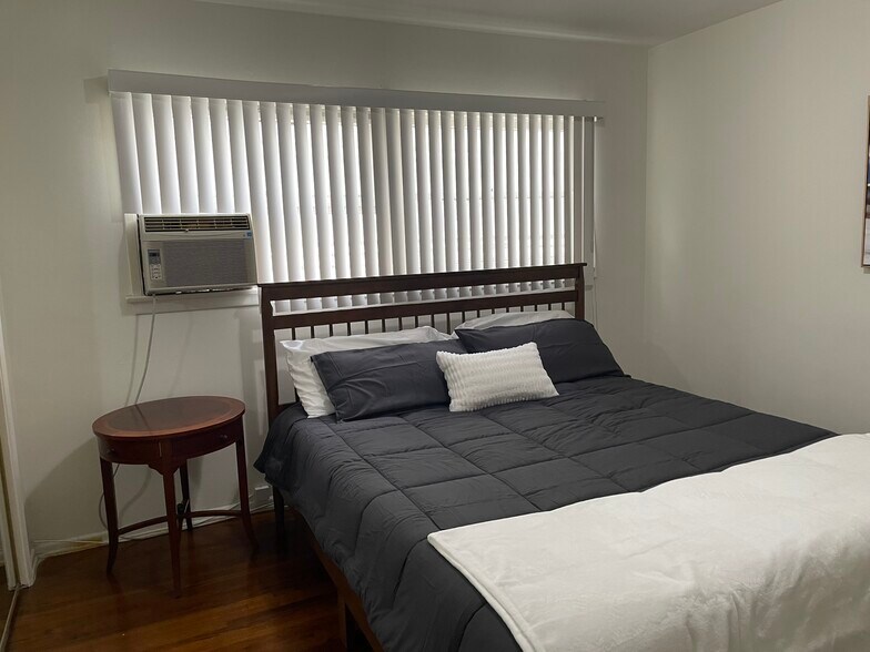 Building Photo - 8563 Colgate Ave