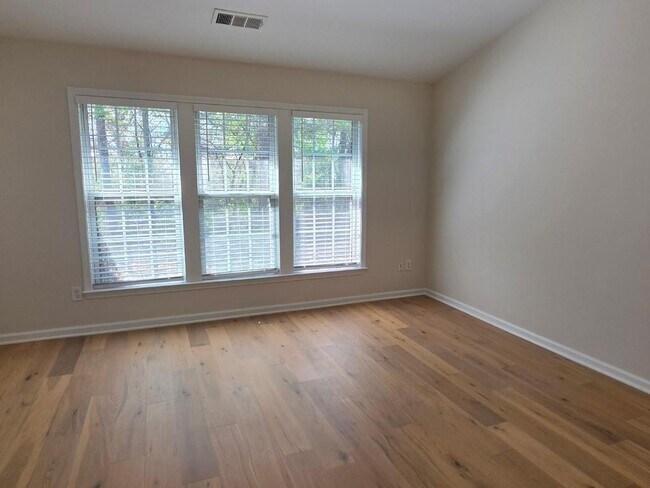 Building Photo - 2378 Fairlie Dr