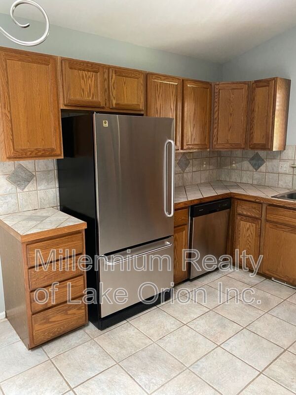 Building Photo - 2493 S Ortonville Rd