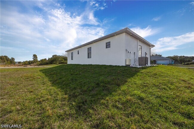 Building Photo - 1051 Marine Ave S