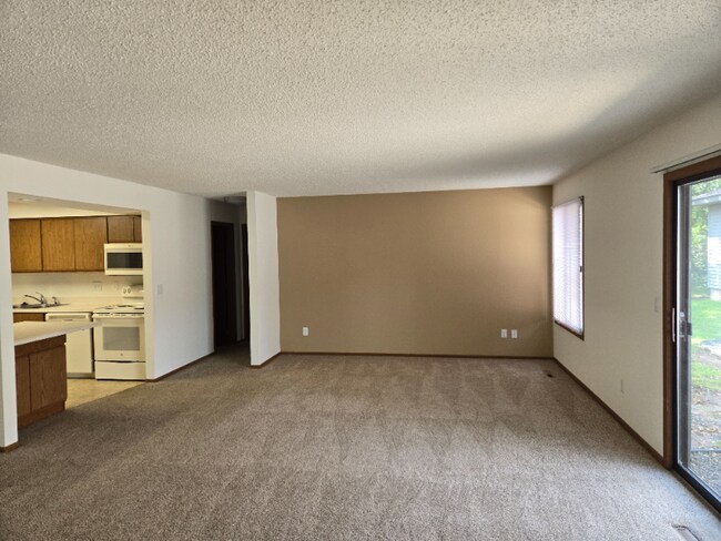 Building Photo - 6471 Hummingbird Ln