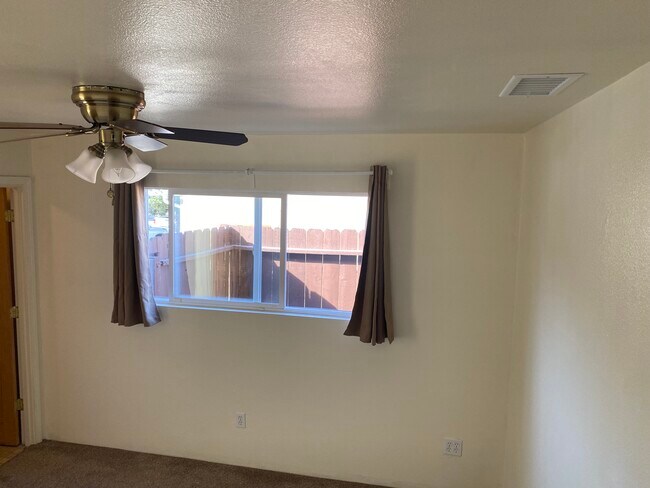 Building Photo - 1051 Osage Dr