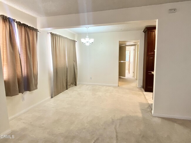 Building Photo - 497 S El Molino Ave