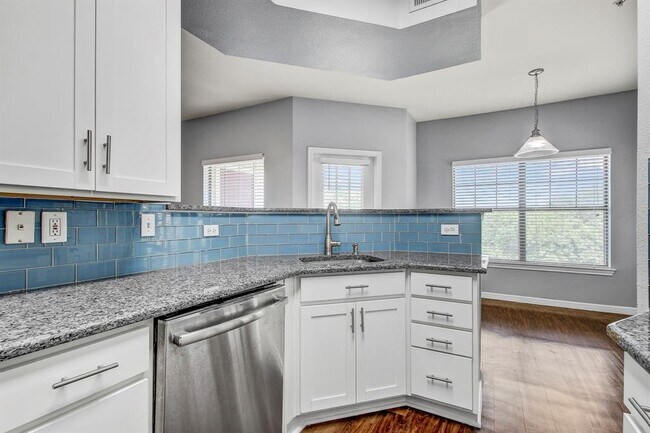 Building Photo - 2320 Gracy Farms Ln