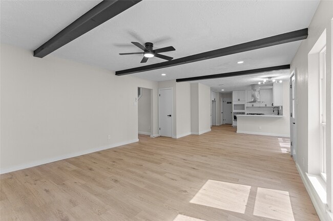 Building Photo - 28814 Enchanted Dr
