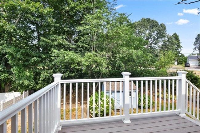 Building Photo - 28 Sandhill Dr
