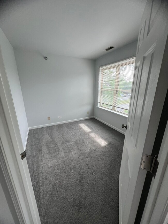 Building Photo - 125 Glengarry Dr